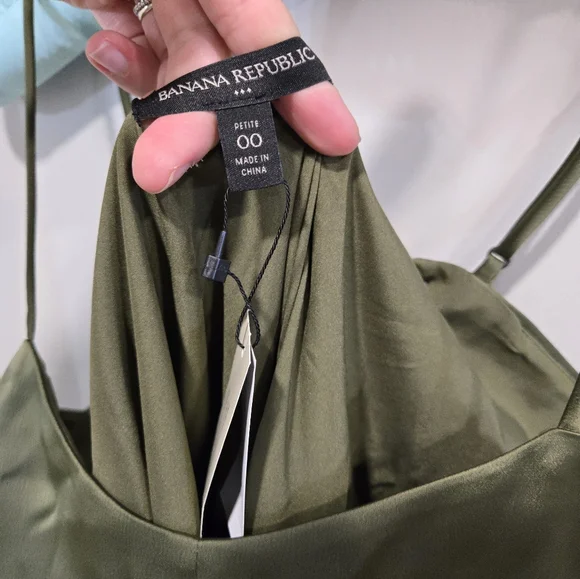 Banana Republic• NWT Olive Cutout Midi Slip Dress with Front Keyhole. Sz 00P - Picture 4 of 9